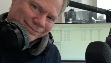 steve crilley mit mikrofon